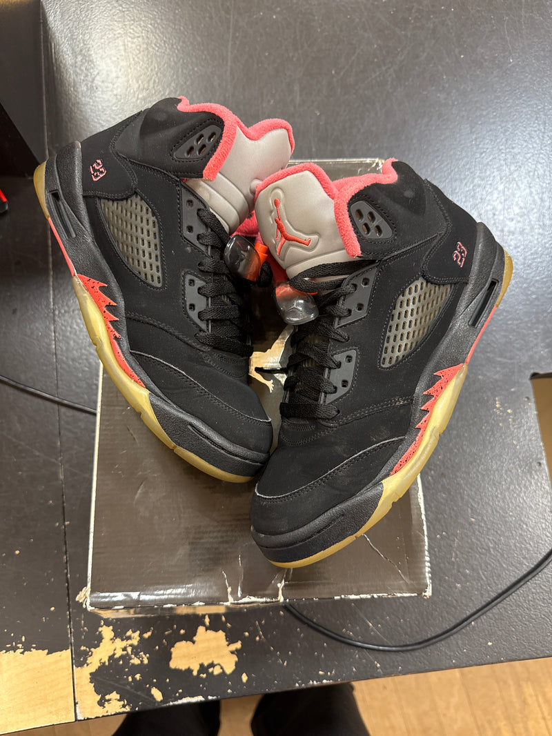 Pre owned Jordan 5 Black Alarming NB