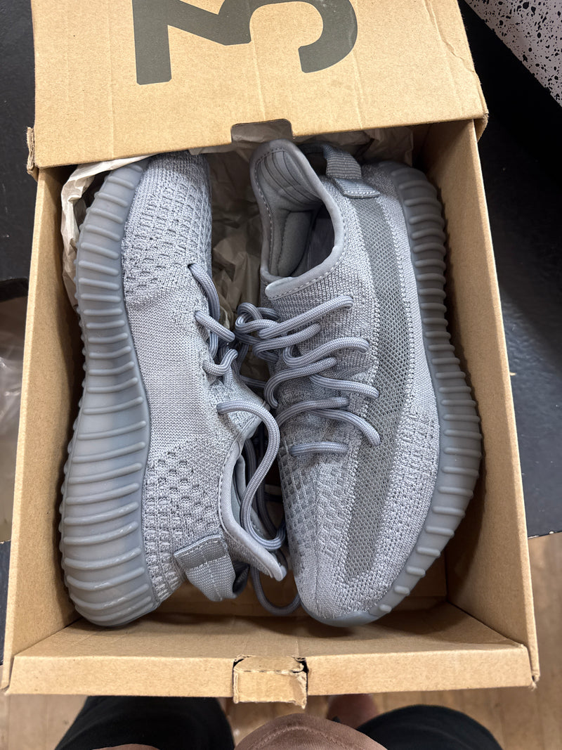Pre owned YeeY 350 Steel grey