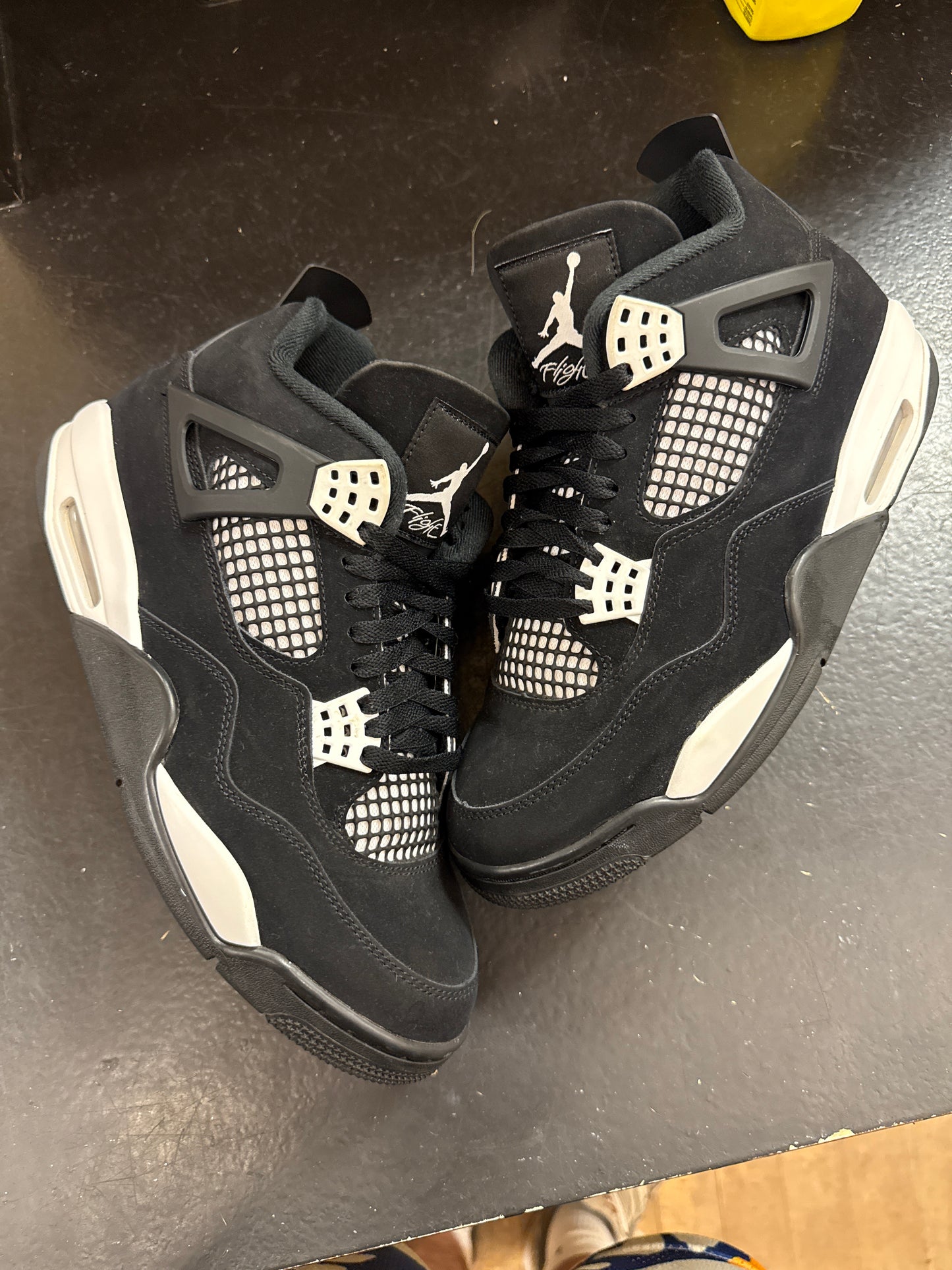 Pre owned Jordan 4 White thunder NB
