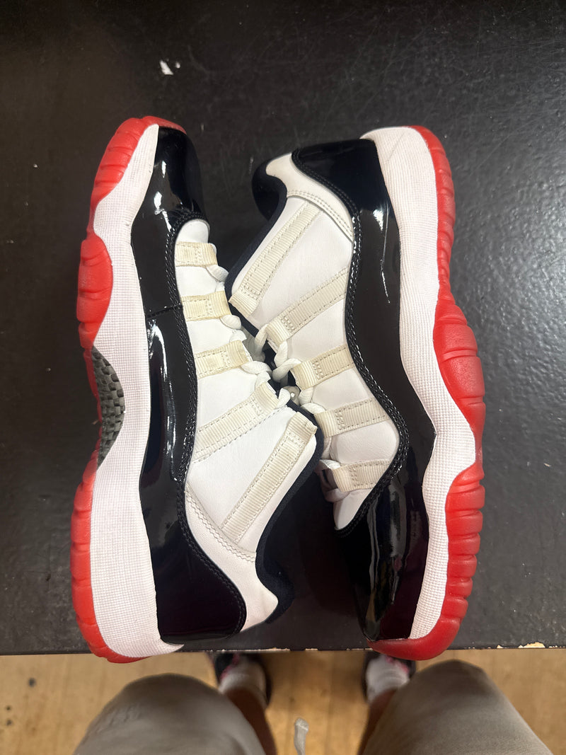 Pre owned Jordan 11 Concord bred