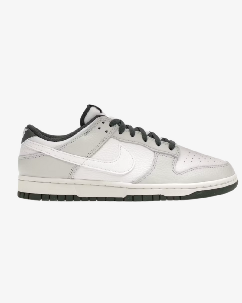 Nike Dunk Low Retro SE Photon Dust Vintage Green
