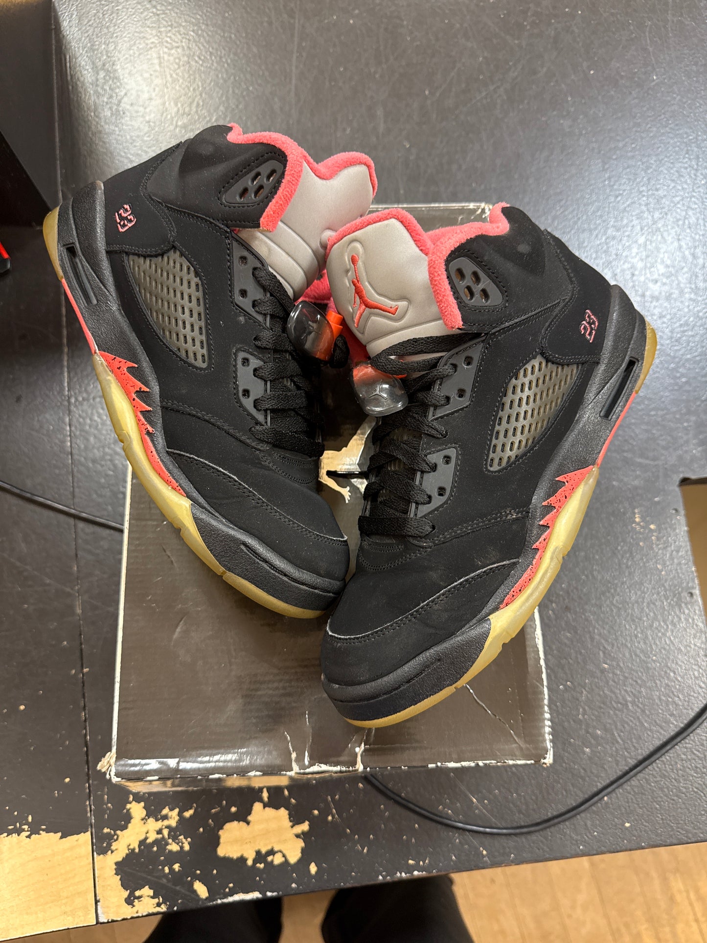 Pre owned Jordan 5 Black Alarming NB