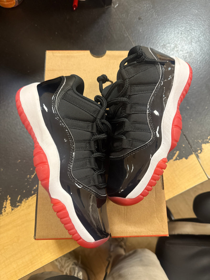 Pre owned Jordan 11 low bred