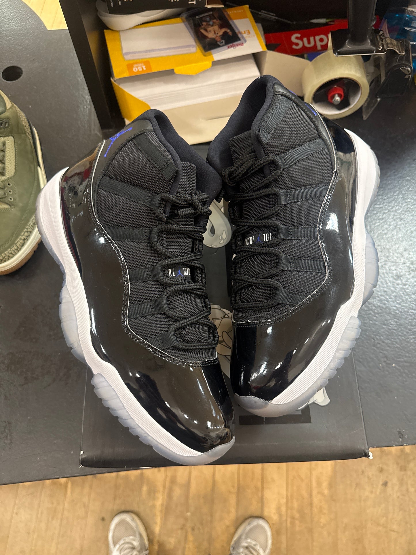 Pre owned jordan 11 Space Jam (2016)