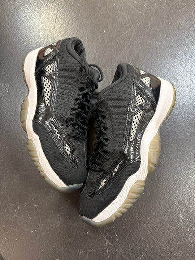 Pre owned Jordan 11 IE black white NB