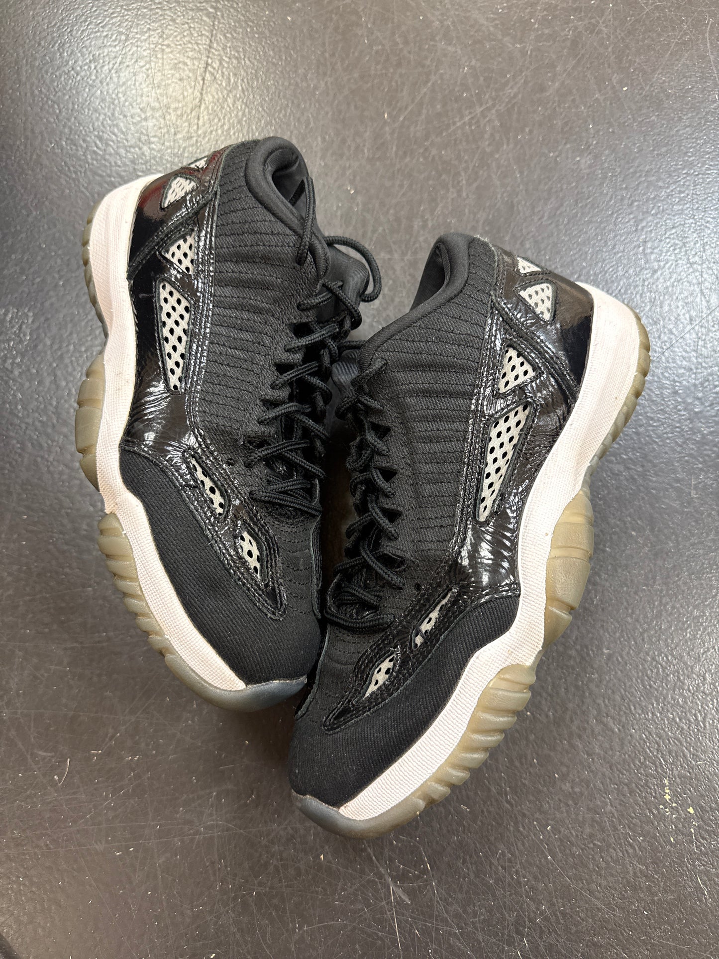 Pre owned Jordan 11 IE black white NB