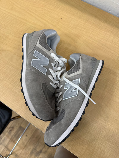 pre owned New Balance 574