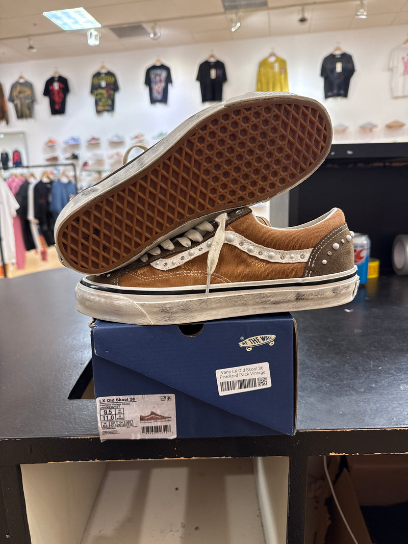 Pre owned Van pear Brown
