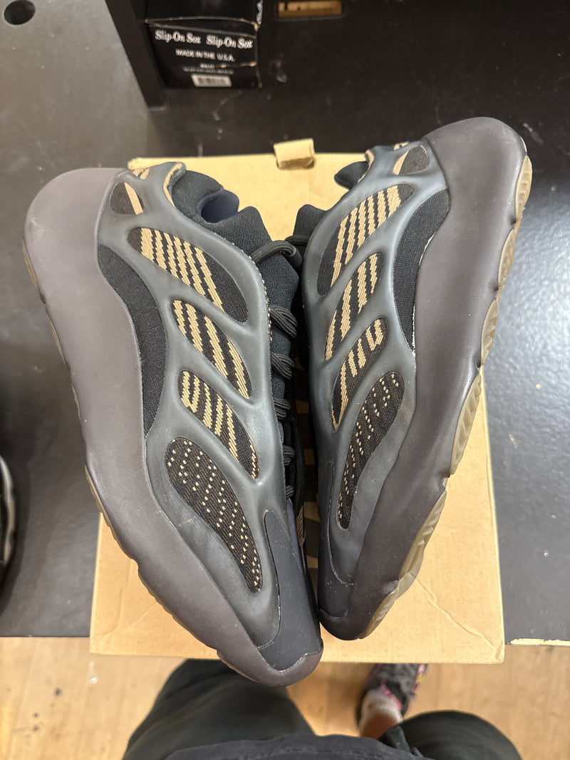 pre owned Yeezy 700 Clay brown
