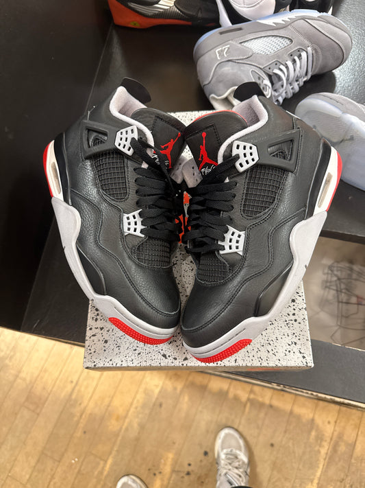Pre owned Jordan 4 Bred