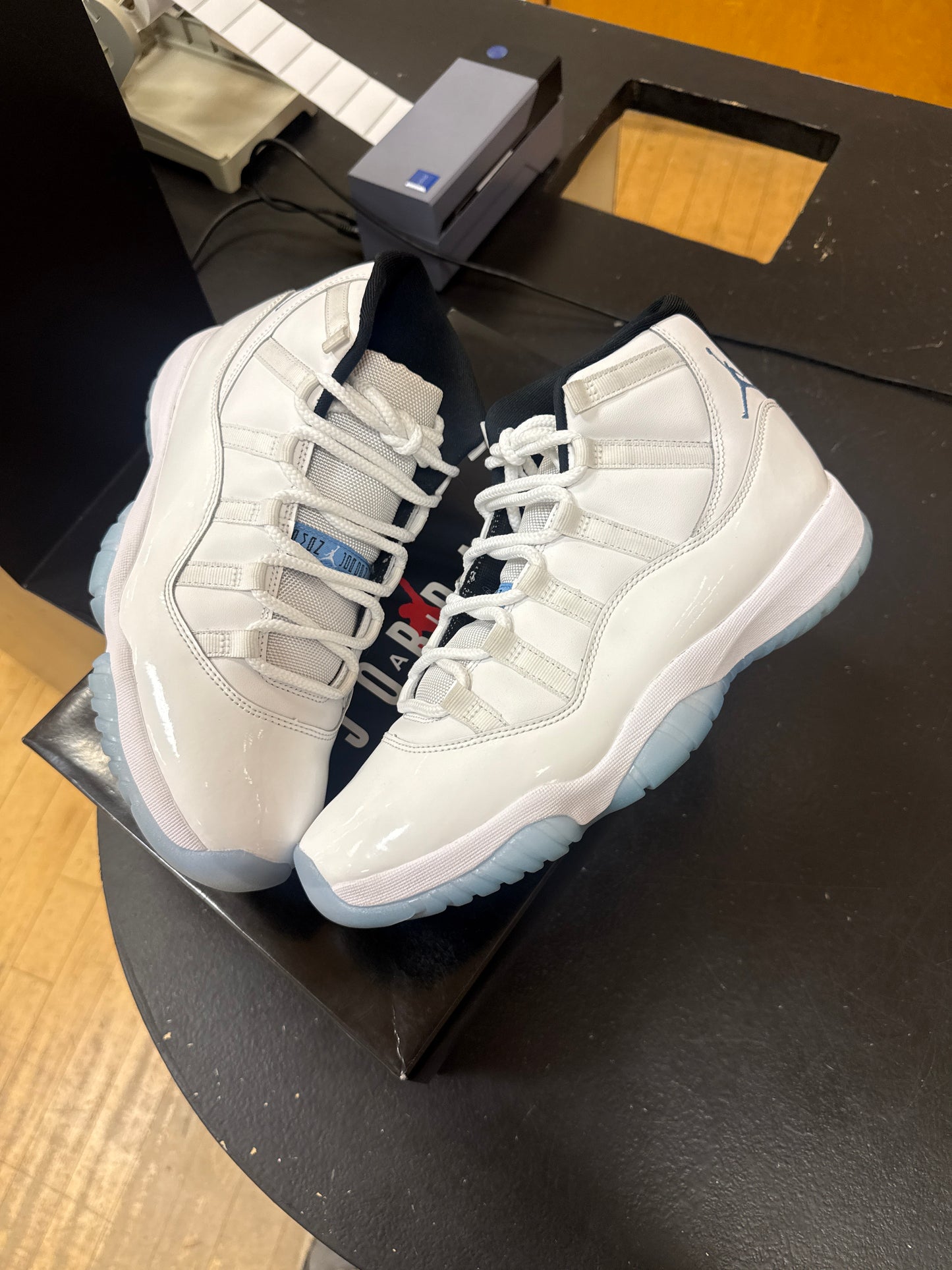 Pre owned Jordan 11 Legend Blue
