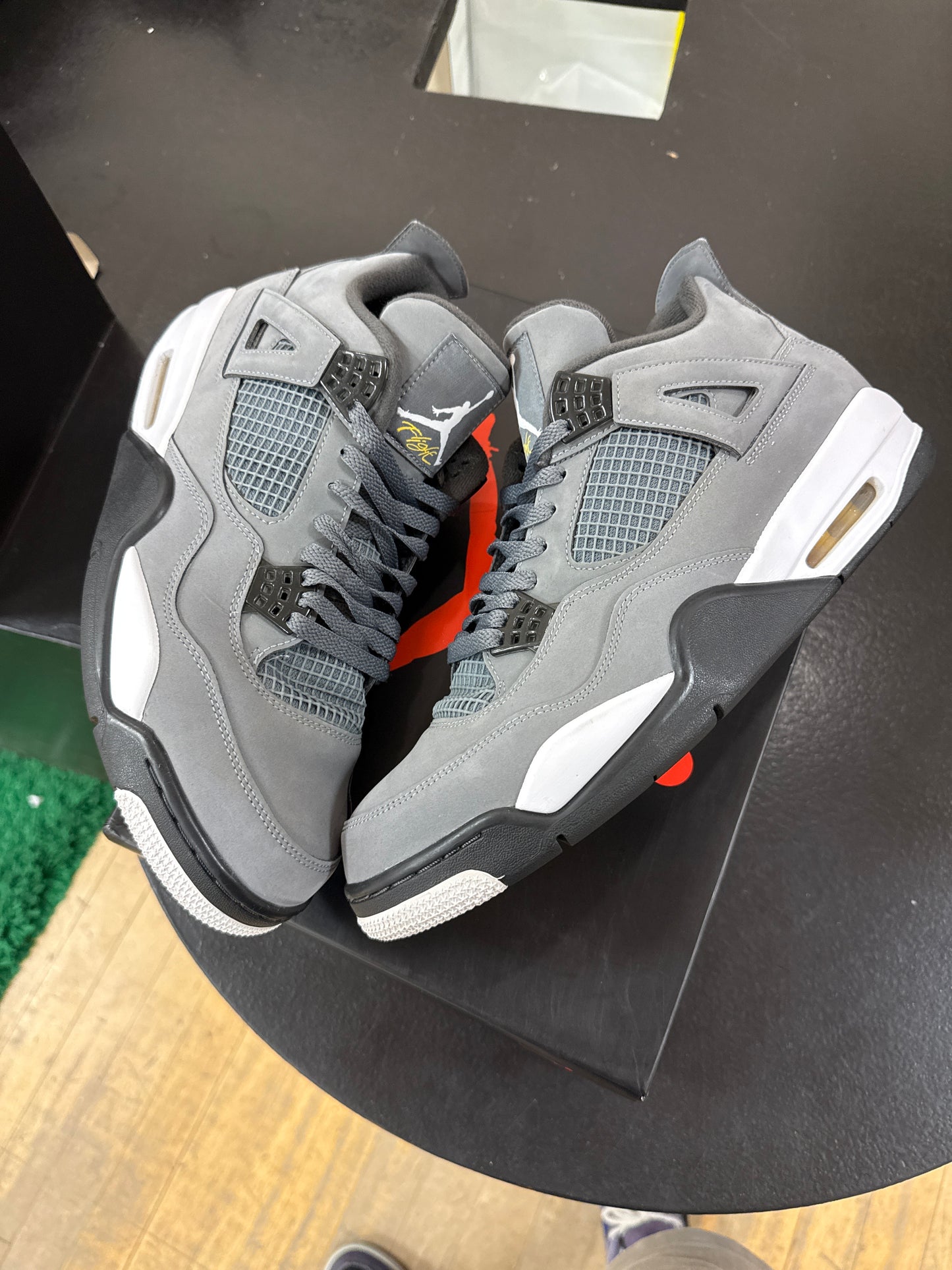 Pre owned Jordan 4 Cool grey