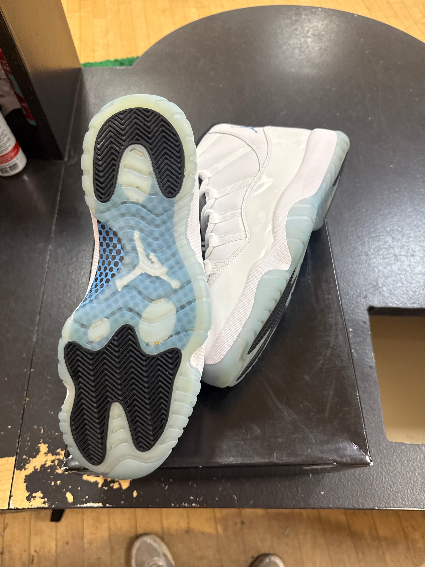 Pre owned Jordan 11 legend Blue